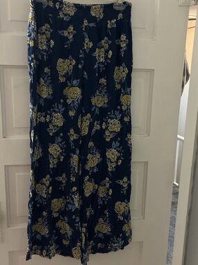 No Boundaries airy pant navy with Yellow Floral Print